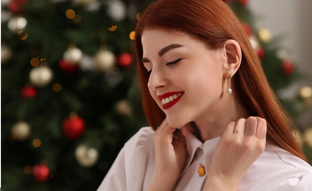 Winter Jewelry Essentials: Sparkling Pieces for the Festive Season - Hastella.J