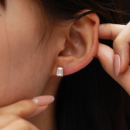 Emerald rectangular moissanite earring