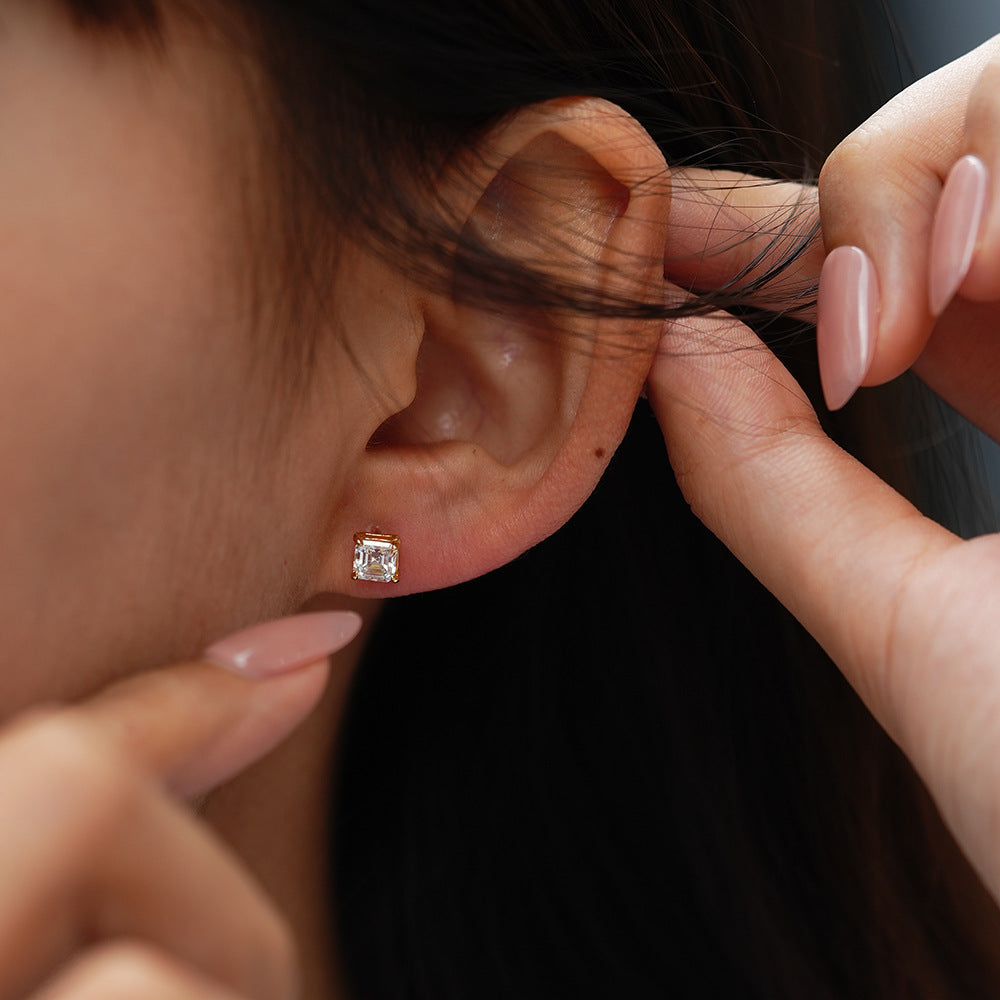Four-pronged moissanite earrings