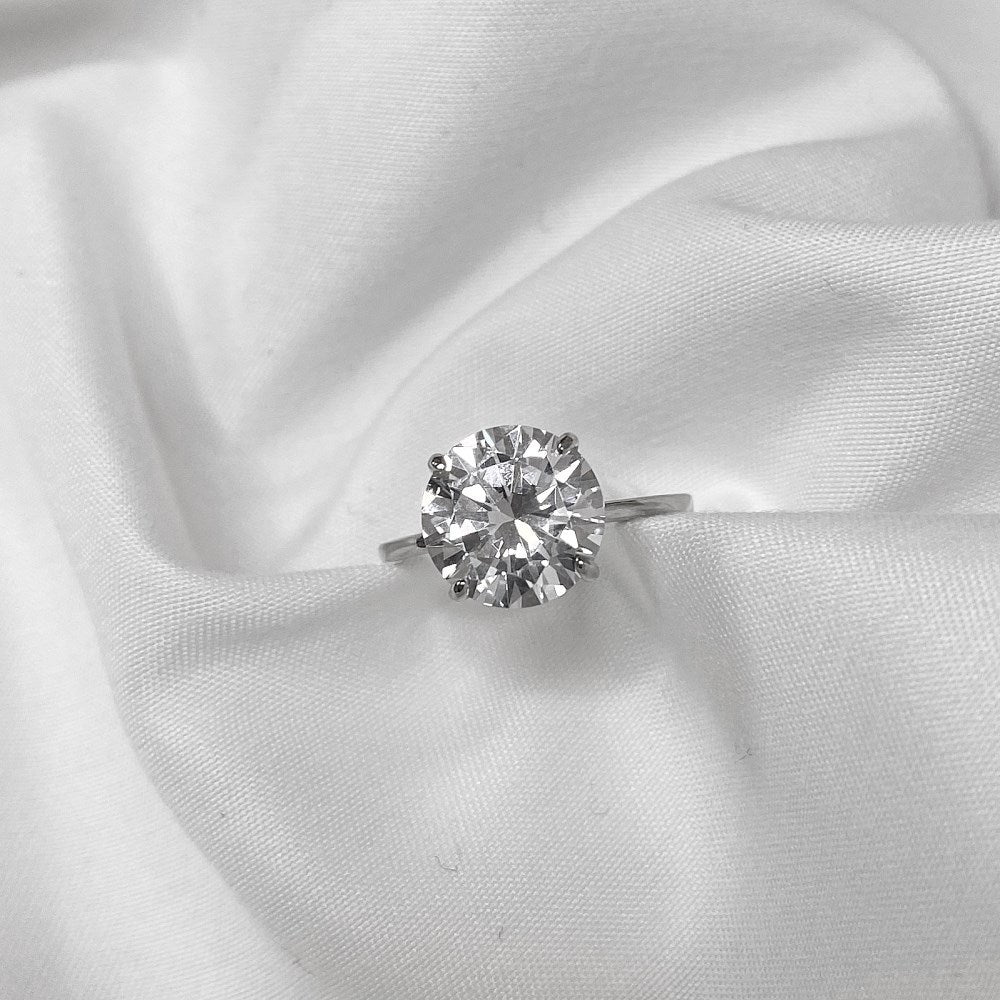 Classic Simple Engagement Ring - Hastella.J