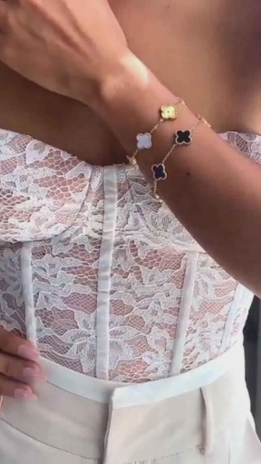 Load video: Four - leaf clover bracelet - Hastella.J