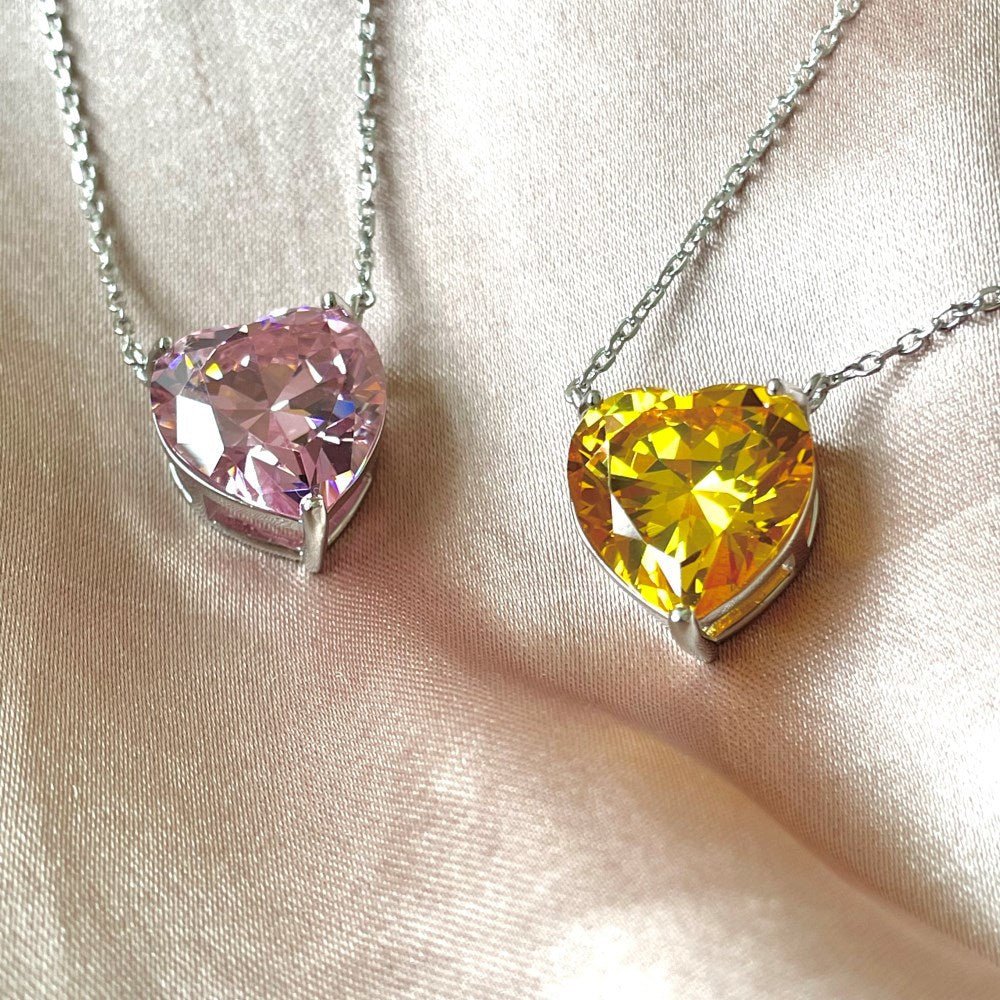 A big heart shaped necklace - Hastella.J