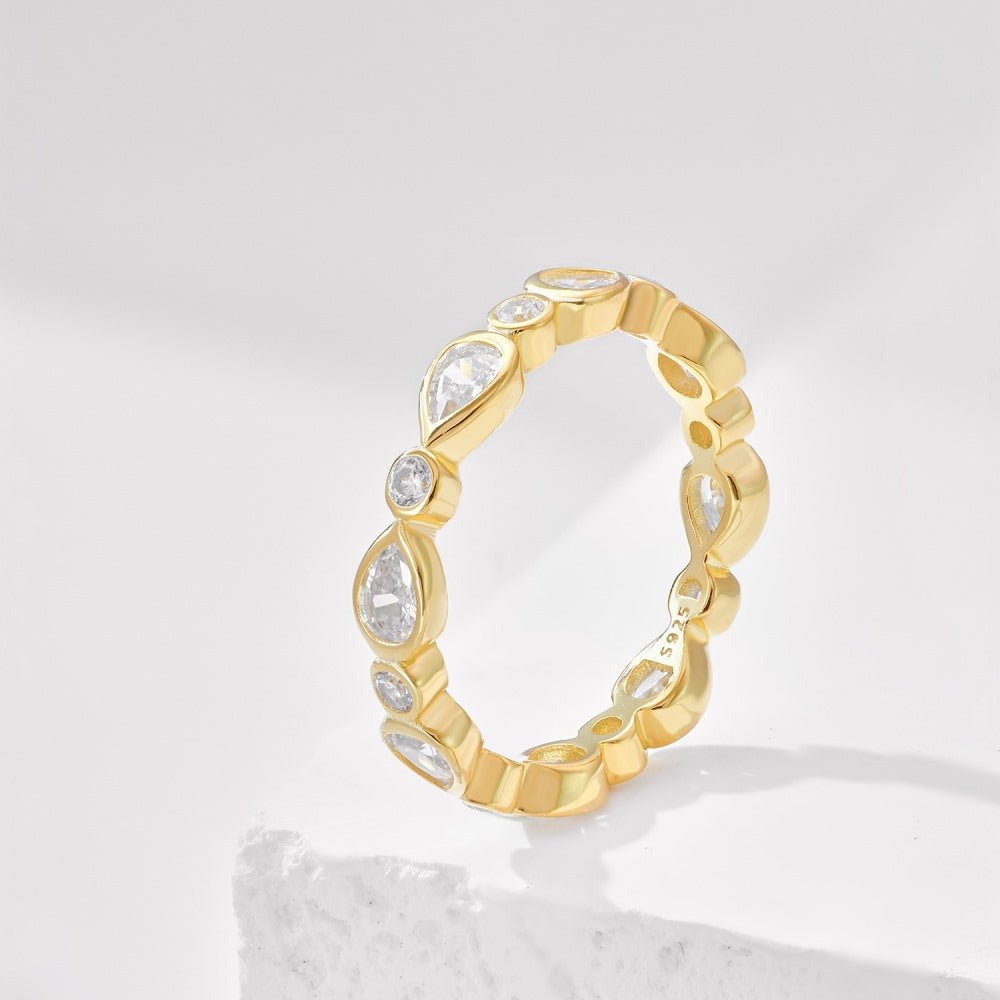 Fashionable row of zircon ring - Hastella.J