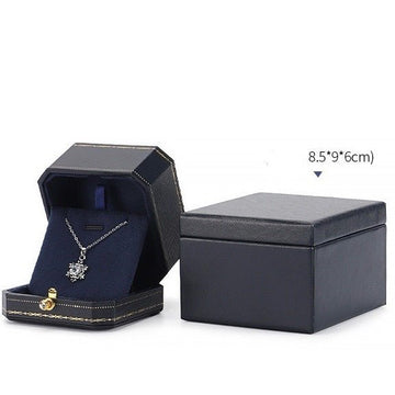 Small blue pendant box (snap closure without diamond)