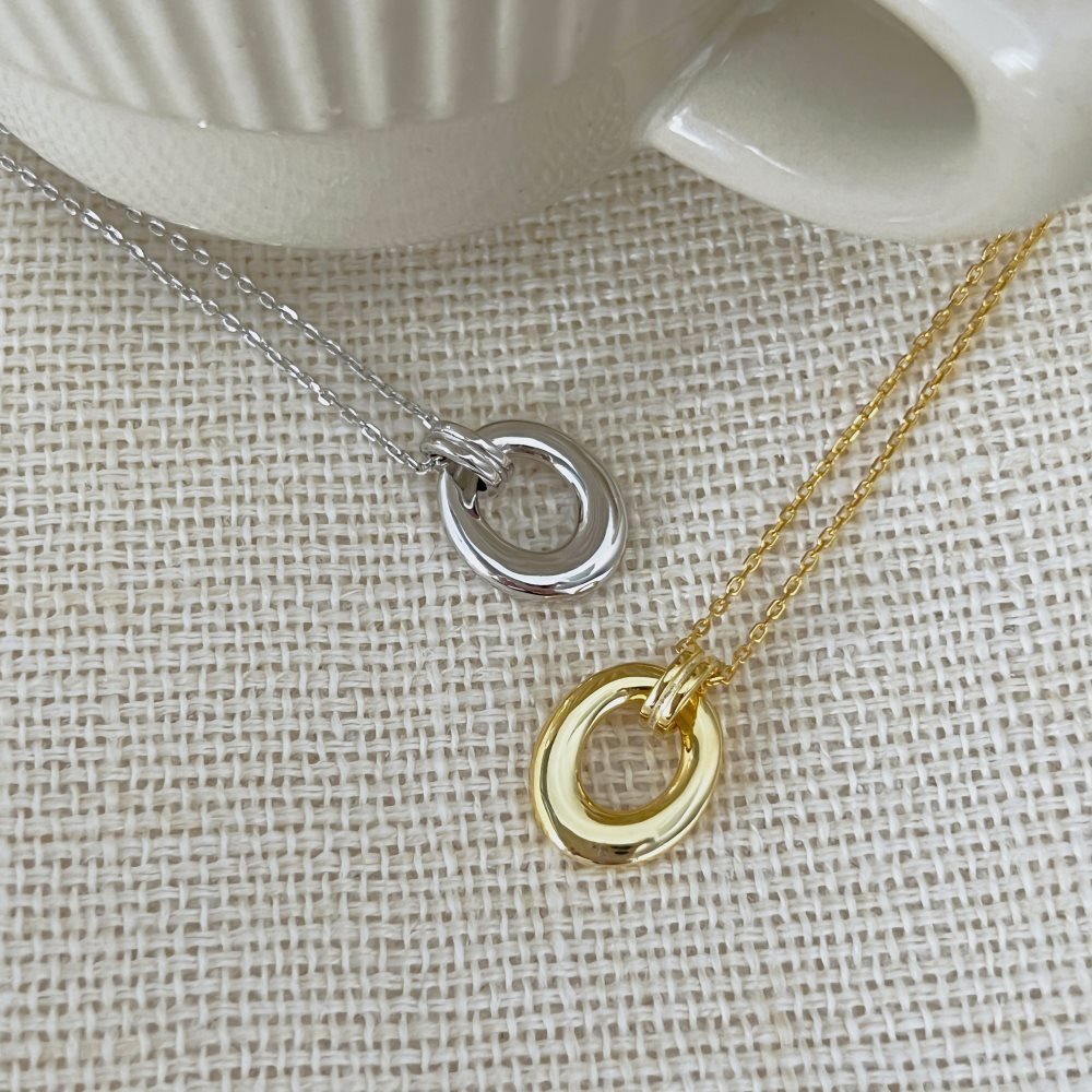 Minimalist style oval design clavicle necklace - Hastella.J