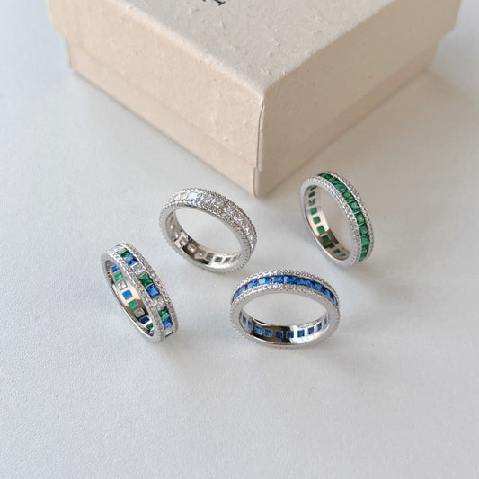 Sparkling round ring