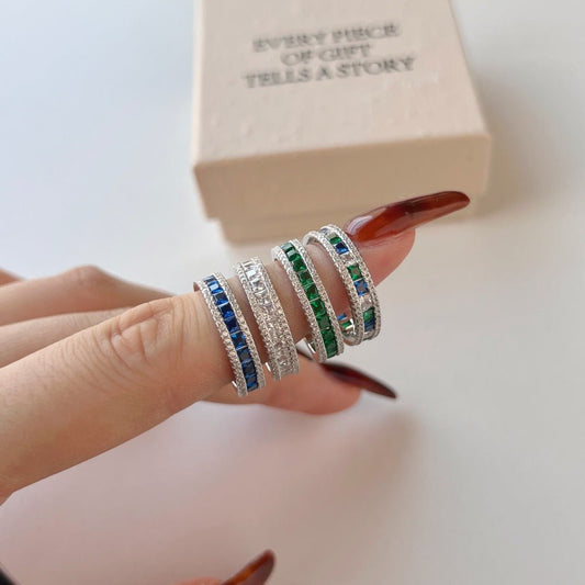 Sparkling round ring